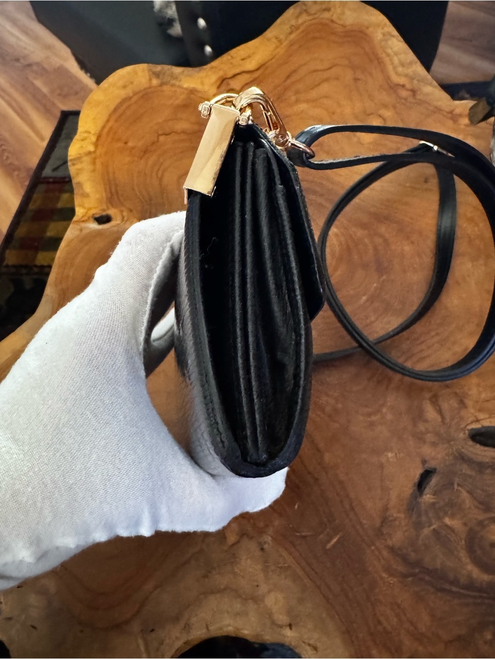 just in 🔥 Louis Vuitton Black EPI wallet converted Crossbody - Picture 17 of 17